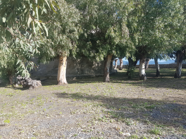 castiglione di sicilia piazzale del castello di lauria foto taobook