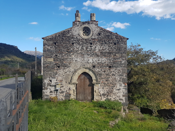 castiglione di sicilia cuba bizzantina o chiesa San Nicola foto taobook