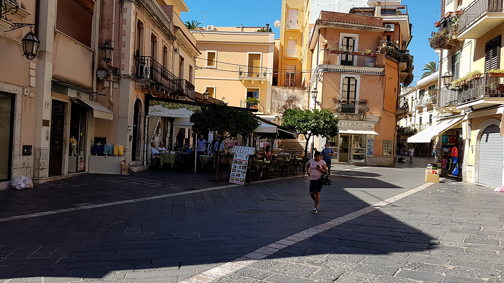 taormina main street corso umberto