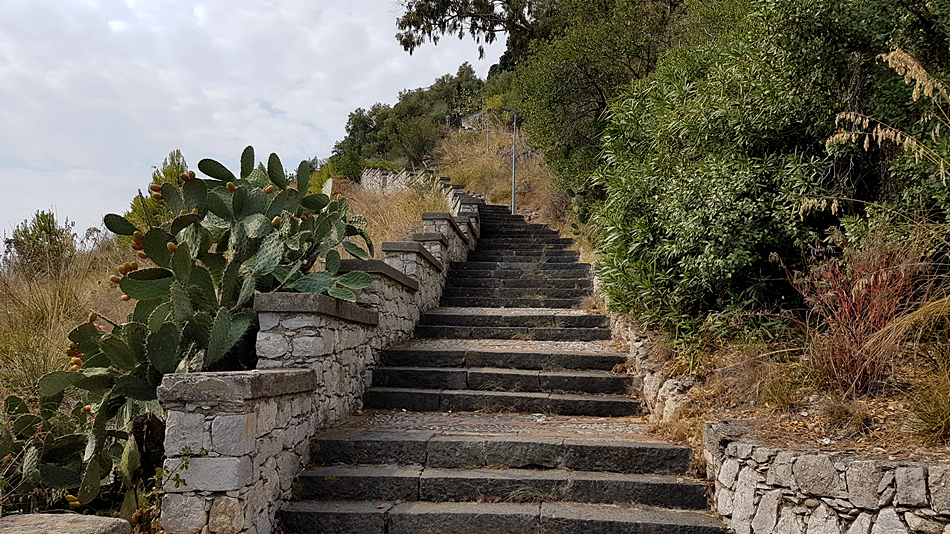 taormina path to beautiful island