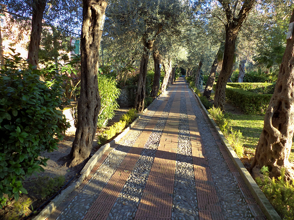route taormina giardini-naxos and back