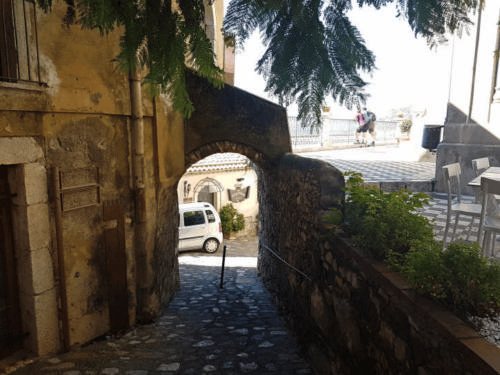 castelmola arco di ingresso piazza duomo