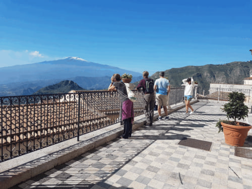 castelmola veduta etna da piazza duomo