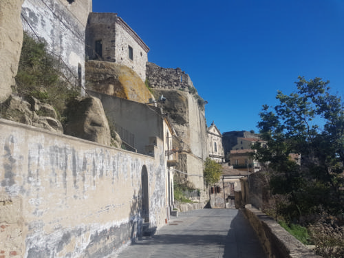 castiglione di sicilia 21 11 2018 via edoardo pantano scorcio su basilica